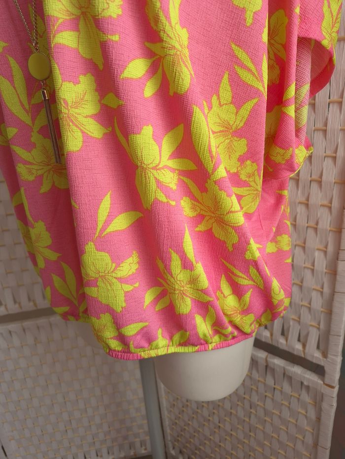 💕Jolie blouse rose poudré aux motifs floraux jaune acidulé avec collier femme TXl / 42 mosquitos 💕 - photo numéro 4