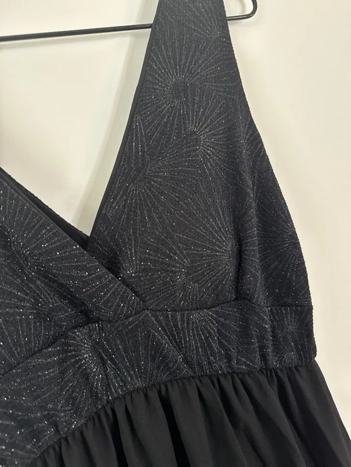 👗Maginifique robe noir légère - taille 40 - très bon état - photo numéro 2