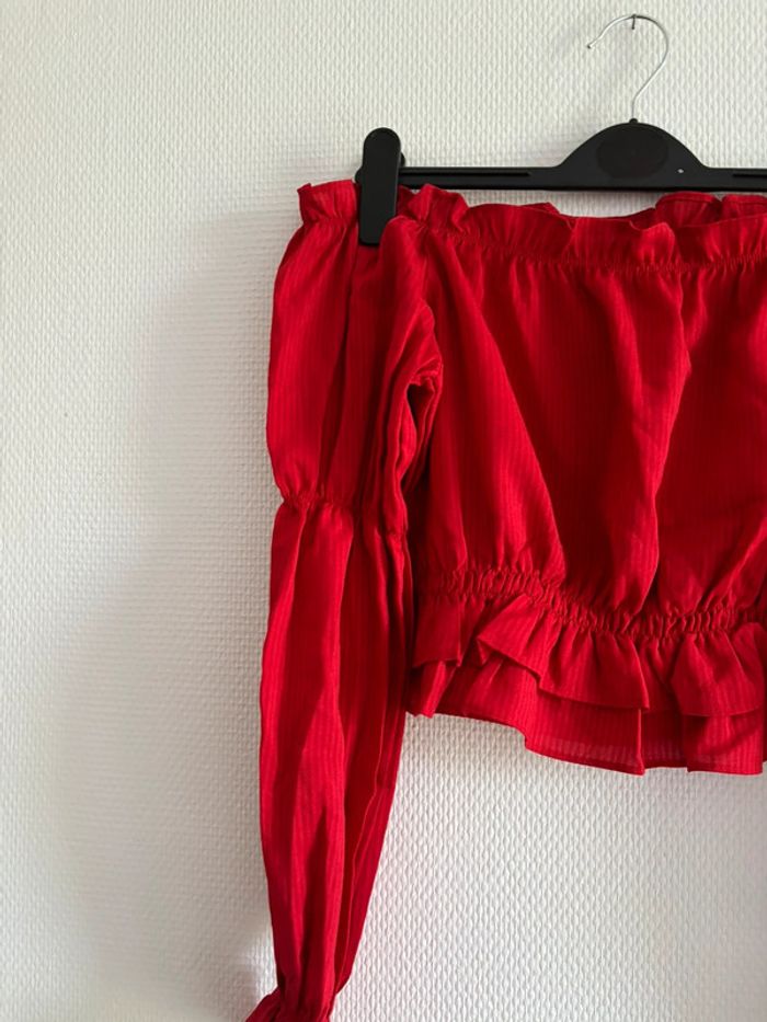 Top épaules dénudées rouge - photo numéro 2