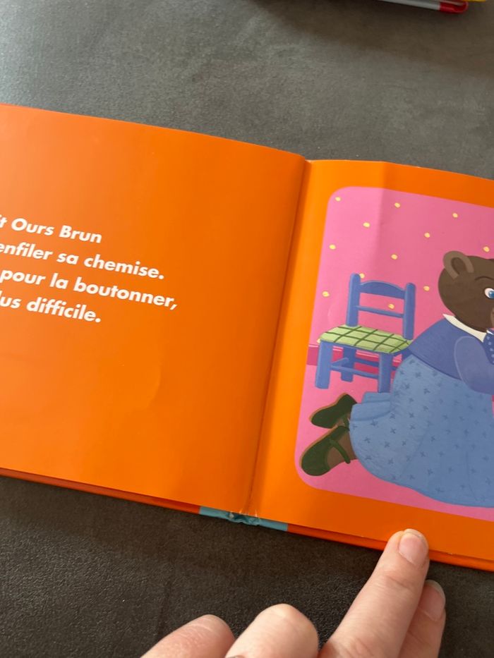 Livre petit ours brun s’habille tout seul - photo numéro 2