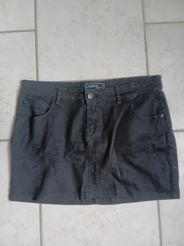 Jupe courte Taille 42 denim🌹