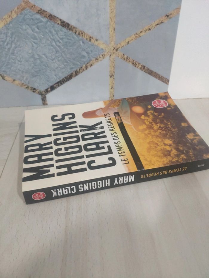 Livre poche le temps des regrets Mary Higgins Clark - photo numéro 3