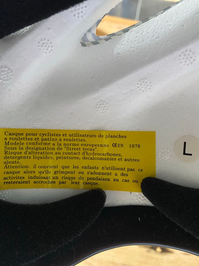 Casque à vélo street teens taille L jamais porté - photo numéro 4