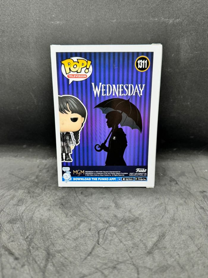 Funko pop Wednesday Addams 1311 Hot Topic - photo numéro 4