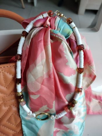 Création collier perles et perles heishi breloques love