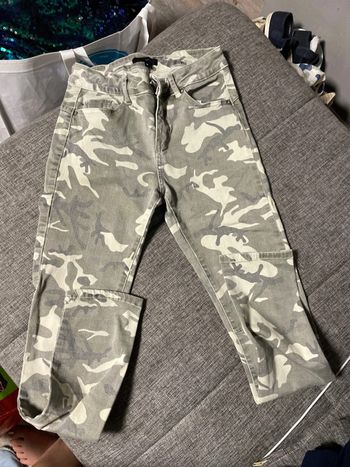 Pantalon couleur militaire