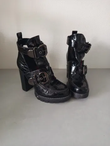 Bottine à talons hauts femme