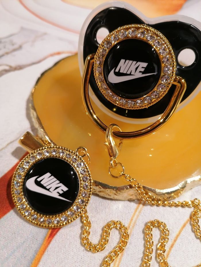 Tétine Nike - photo numéro 3
