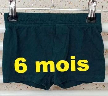 Short vert foncé  In Extenso  Taille  6  mois