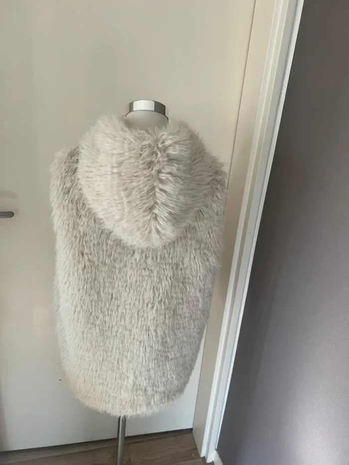 Aroma veste à poil blanche sans manches fausse fourrure, veste sans manches à capuche - photo numéro 5