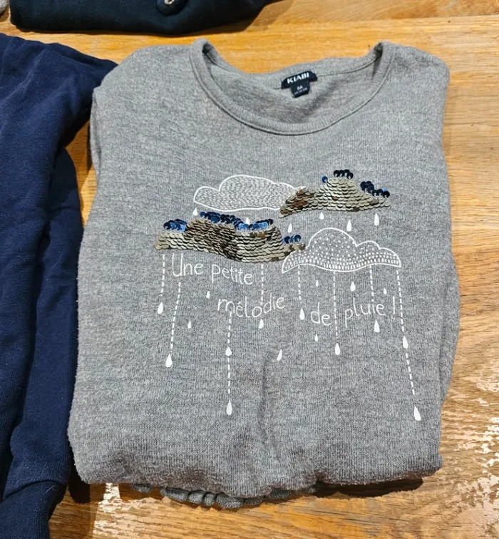 Tee-shirts, pulls ,robe 8 ans - photo numéro 4
