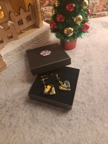 Boucles d'oreilles pendante pâte polymere orange et noir