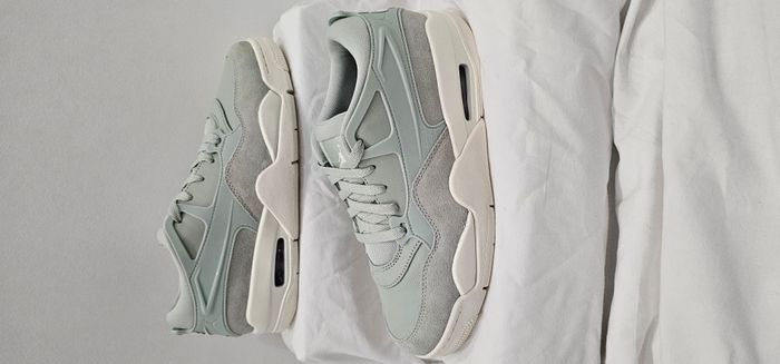 Baskets femme Air Jordan 4 RM taille 40.5