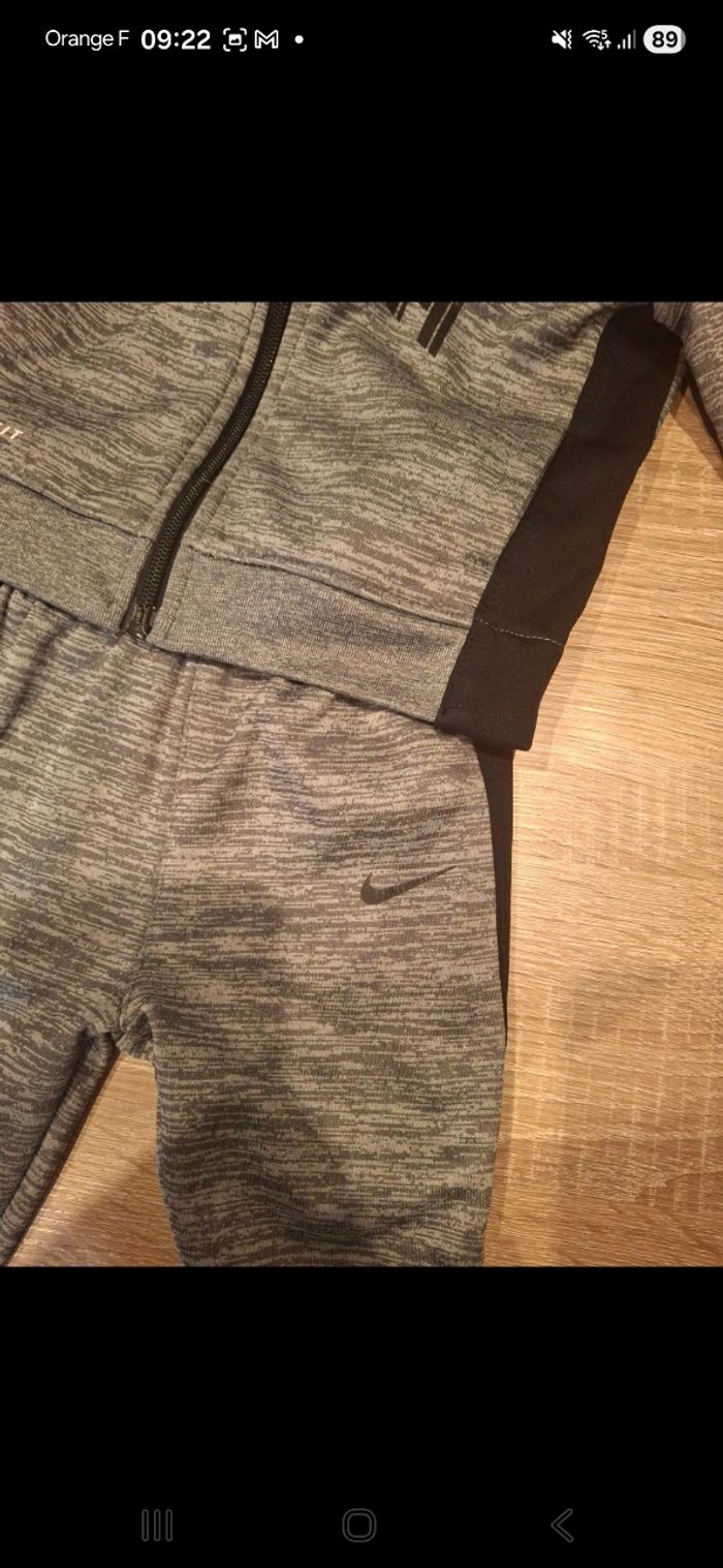 Survetement nike taille 18 mois - photo numéro 3