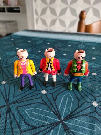 3 figurines playmobil