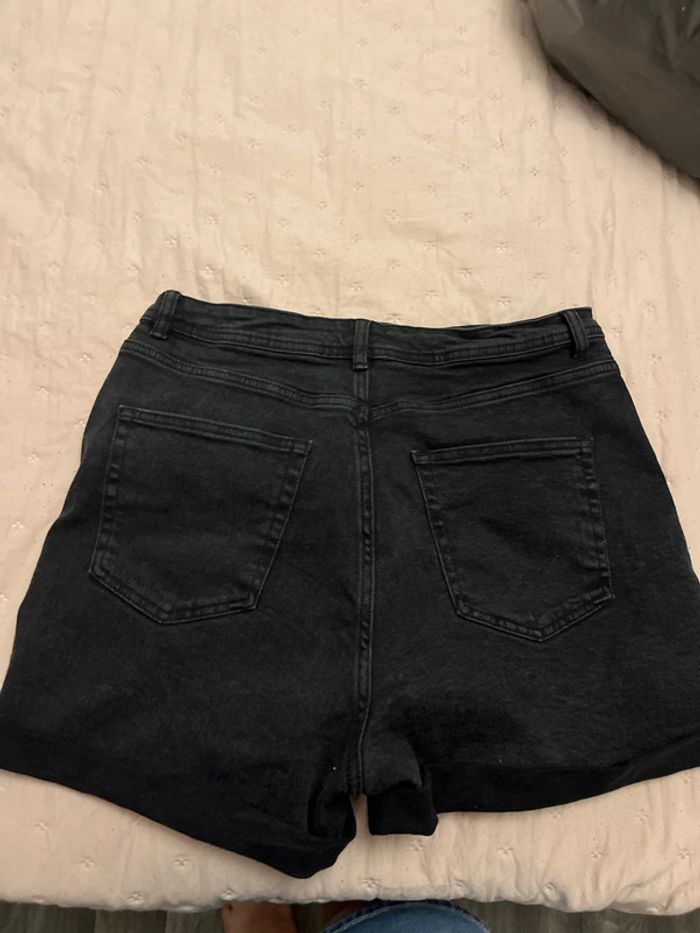 Short jeans noir - photo numéro 3