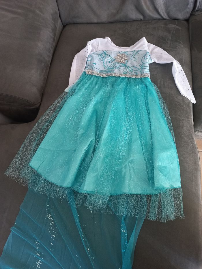 Robe déguisement elsa reine des neiges avec longue traîne 4/5 ans