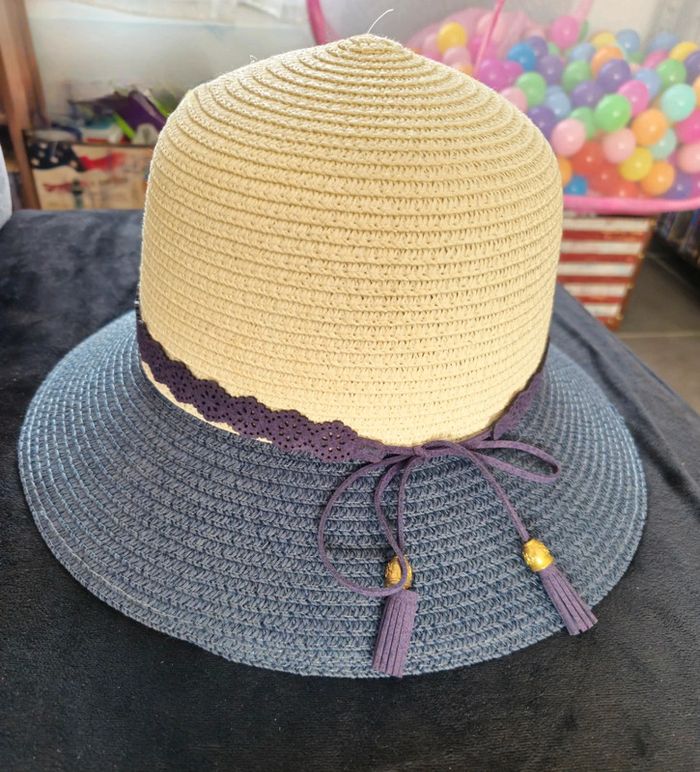 Chapeau boule bleu et beige