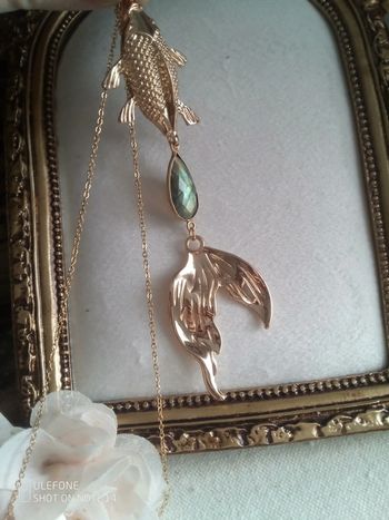 Collier sautoir poisson doré et pierre de labradorite