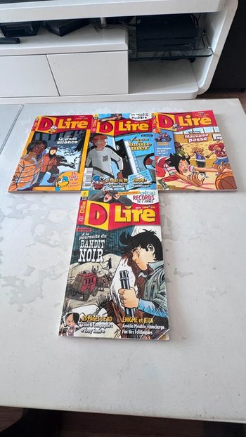 Lot de 4 magazines DLire – Romans, BD et Jeux – État correct