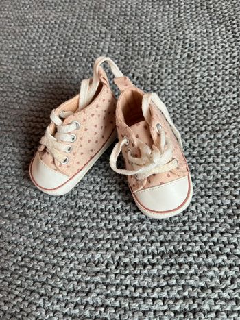 Chaussures bébé fille motif cœurs