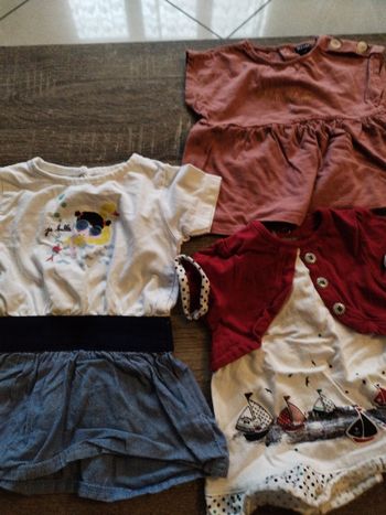 Lot de 3 robes courtes manches dont 1 elle est où la mer  taille 6 mois