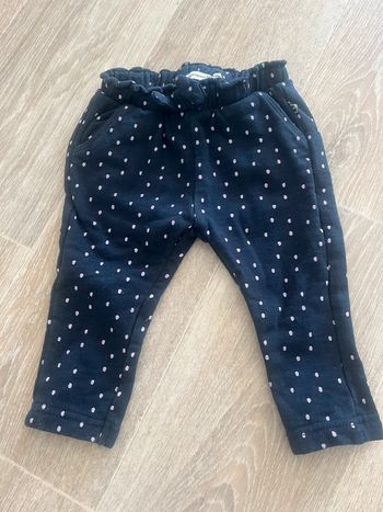 Pantalon bleu marine avec des petits cœurs rose lulu castagnette 12 mois