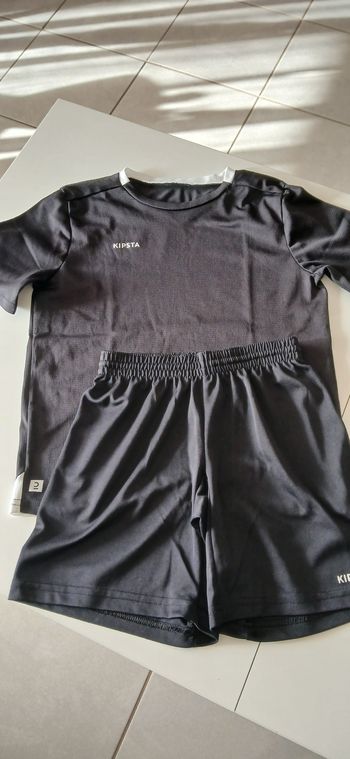 Ensemble Tee-shirt et short garçon Taille 10 ans marque Kipsta