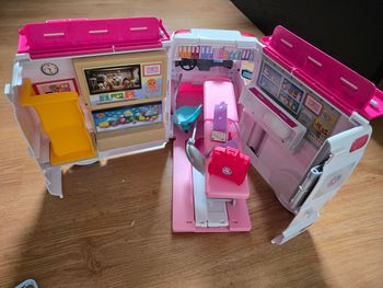 Véhicule médical Barbie