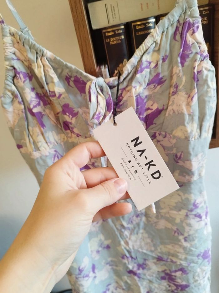Très jolie robe NA-KD neuve taille 38 - photo numéro 2