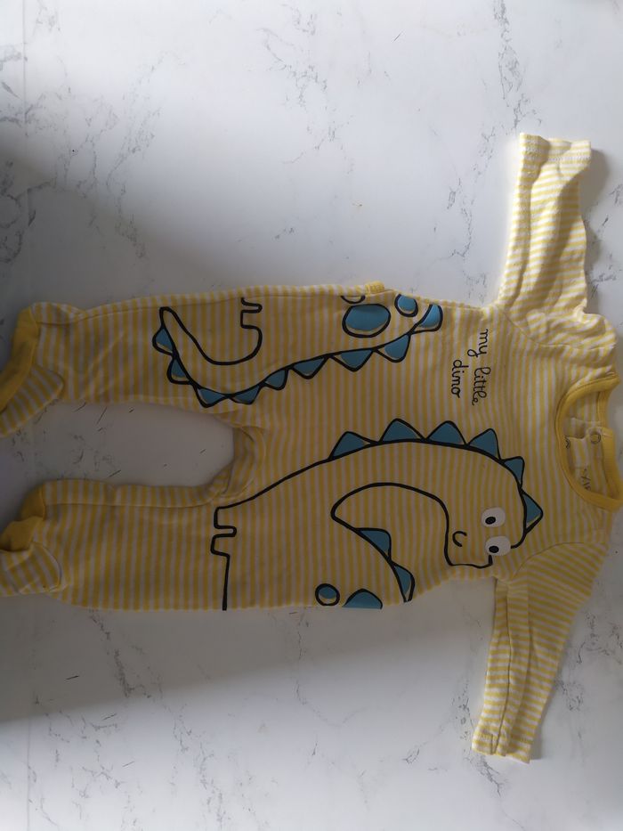 Pyjamas 1 mois - photo numéro 2