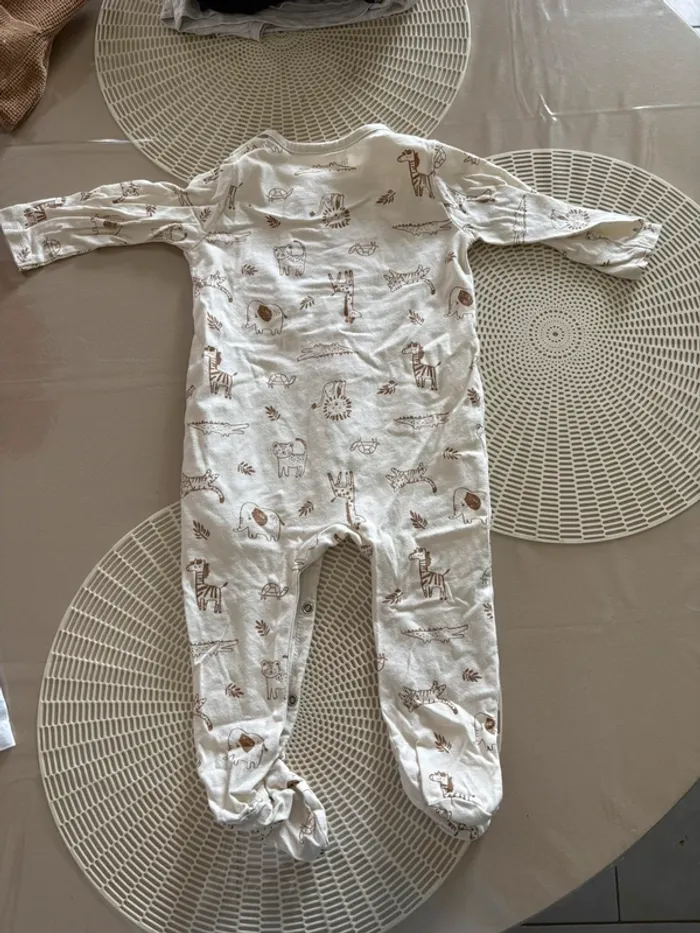 Pyjama 12m - photo numéro 2