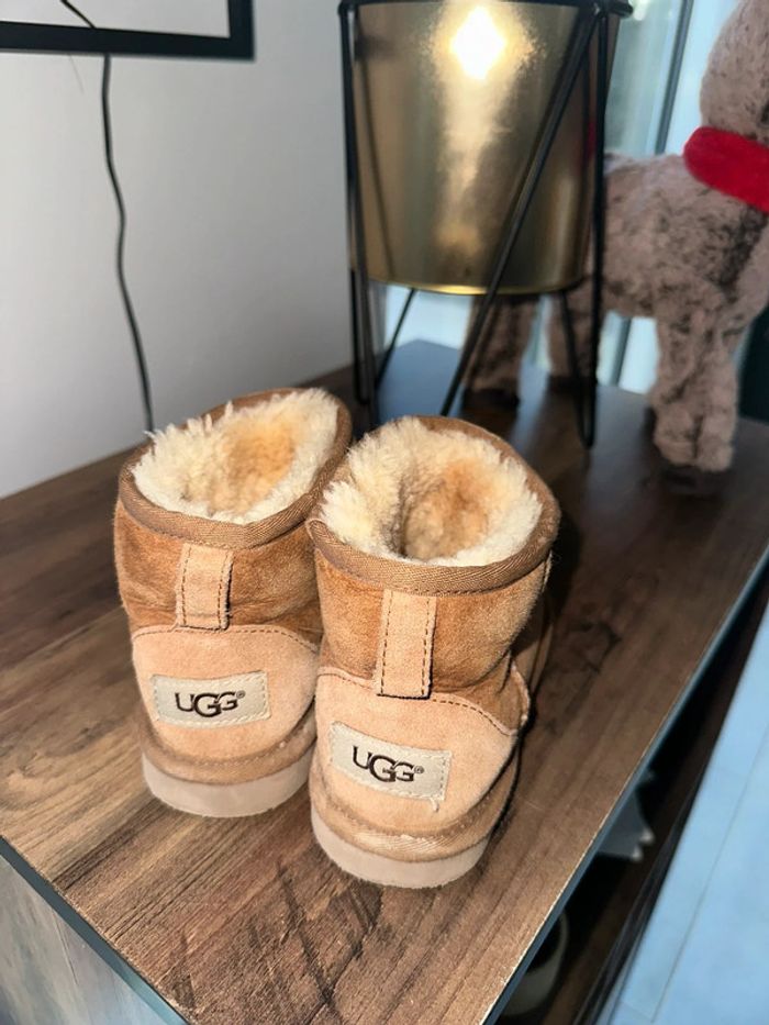 Chaussures Ugg fille taille 30 - photo numéro 2