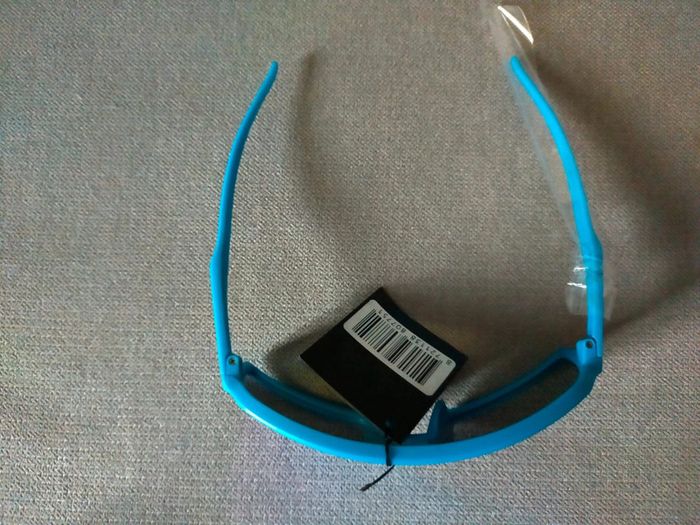 Lunettes de soleil bleues enfant – Protection UV400 – Neuf avec étiquette - photo numéro 3