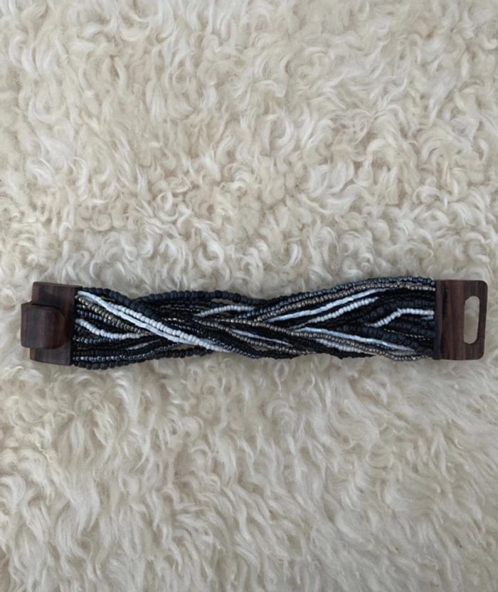 Très beau bracelet dans les tons de noir/gris à portée de manière différente - photo numéro 3