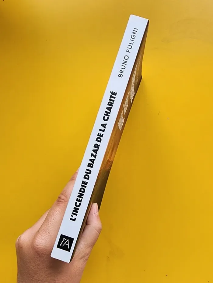 Livre broché "l'incendie du bazar de la charité" de Bruno Fuligni - photo numéro 3