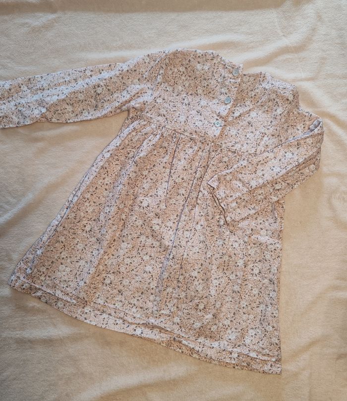 Jolie robe fleurie - photo numéro 2