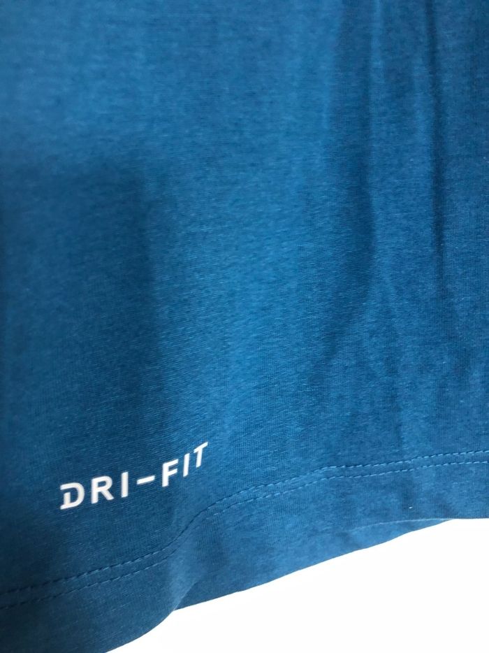 Magnifique tee-shirt nike Authentique neuf - photo numéro 8