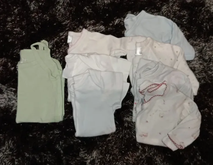 Lot de 8 bodys fille taille 1 mois