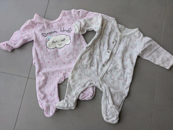Lot 9 pyjamas velours 1 mois - photo numéro 4