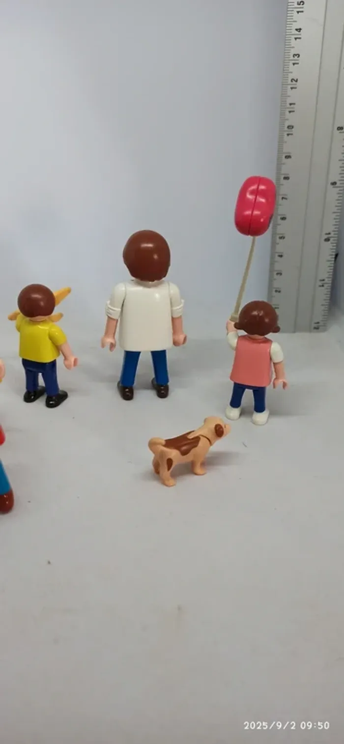 Famille avec enfants bébé et poussette playmobil - photo numéro 4