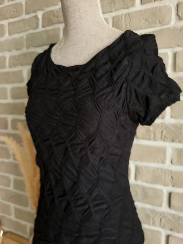 Petite robe noire Zara tissu texturé - photo numéro 4