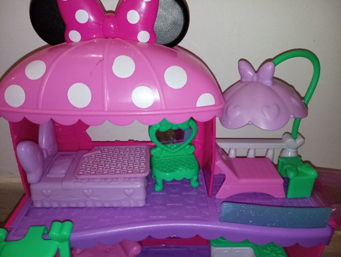 Maison de minnie avec personnages - photo numéro 4