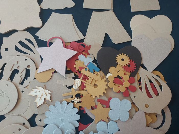 Lot de décorations pour scrapbooking en cartons - photo numéro 3