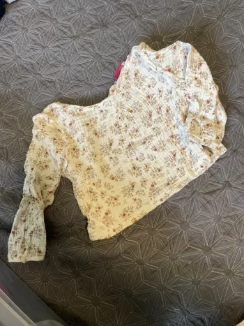 Blouse fleurie beige gaze de coton