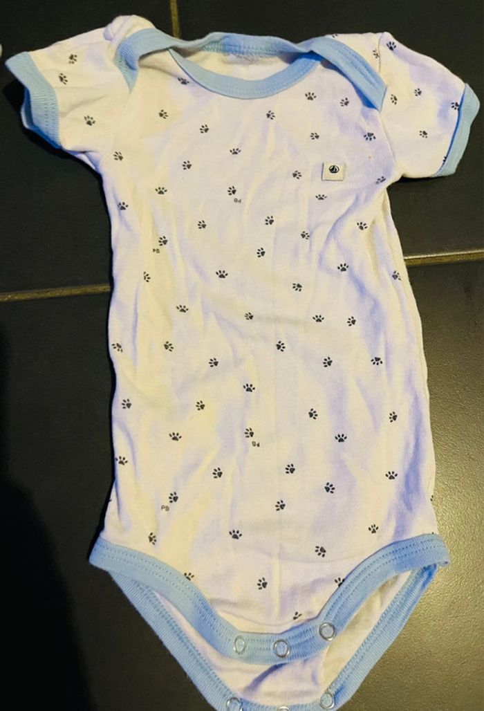 2 bodies manches courtes 6 mois - photo numéro 3