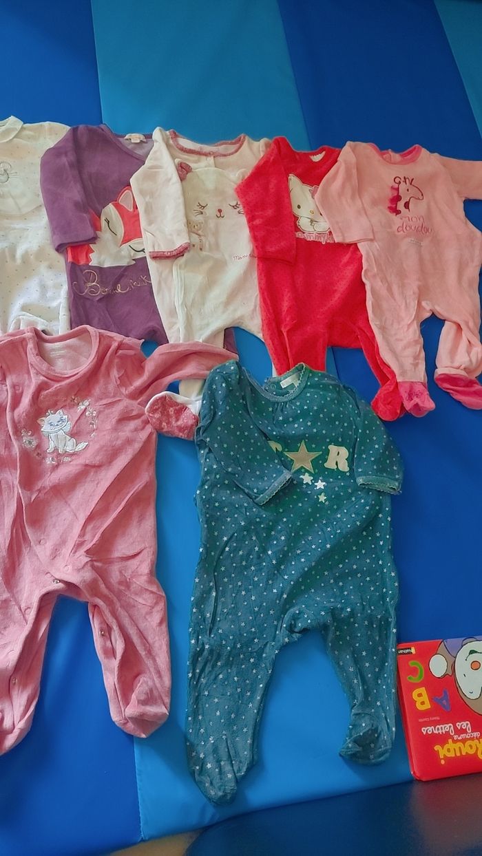 Lot pyjamas fille 9 mois - photo numéro 2
