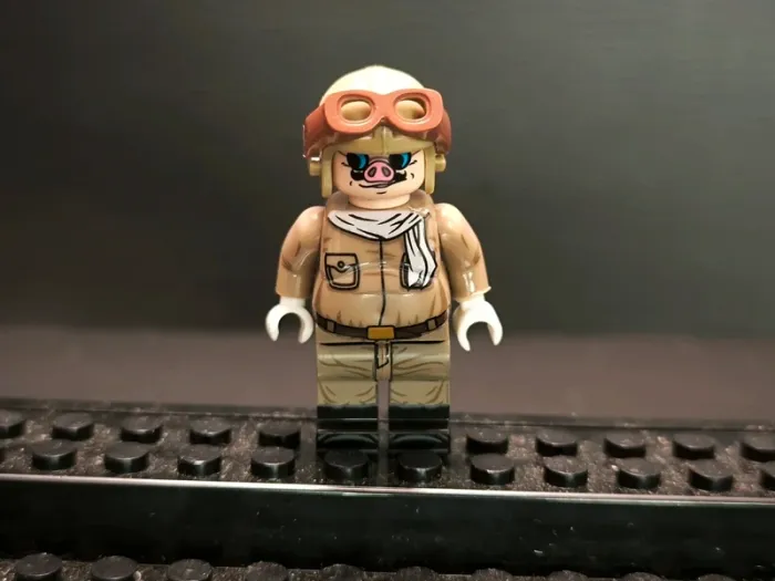 Figurine type lego Porco Rosso