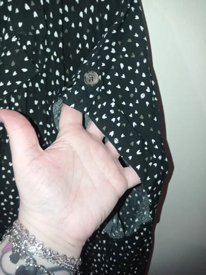 Chemise manches courtes noir avec motifs coeurs - photo numéro 3
