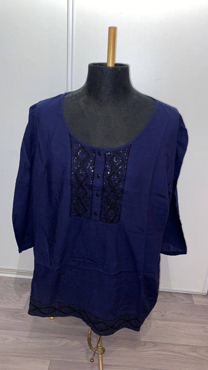 T shirt bleue - photo numéro 1